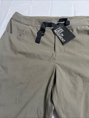 Athletic Hiking and Mountain climbing Flat Front Shorts in Olive green.
